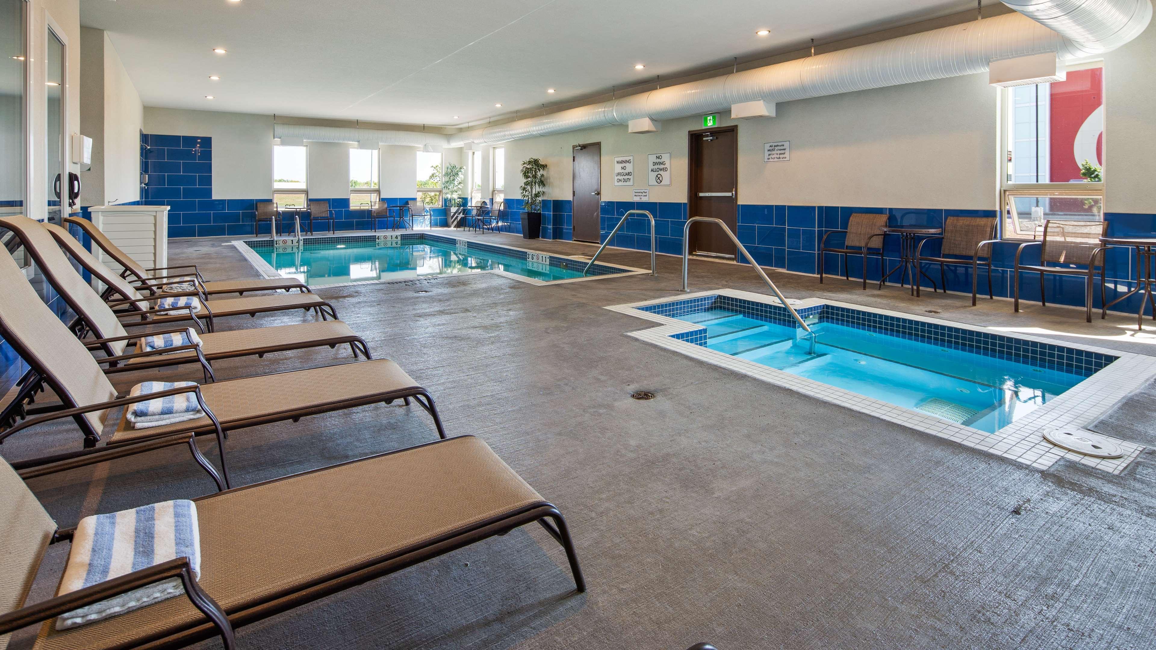 Best Western Plus Moosomin Hotel Экстерьер фото