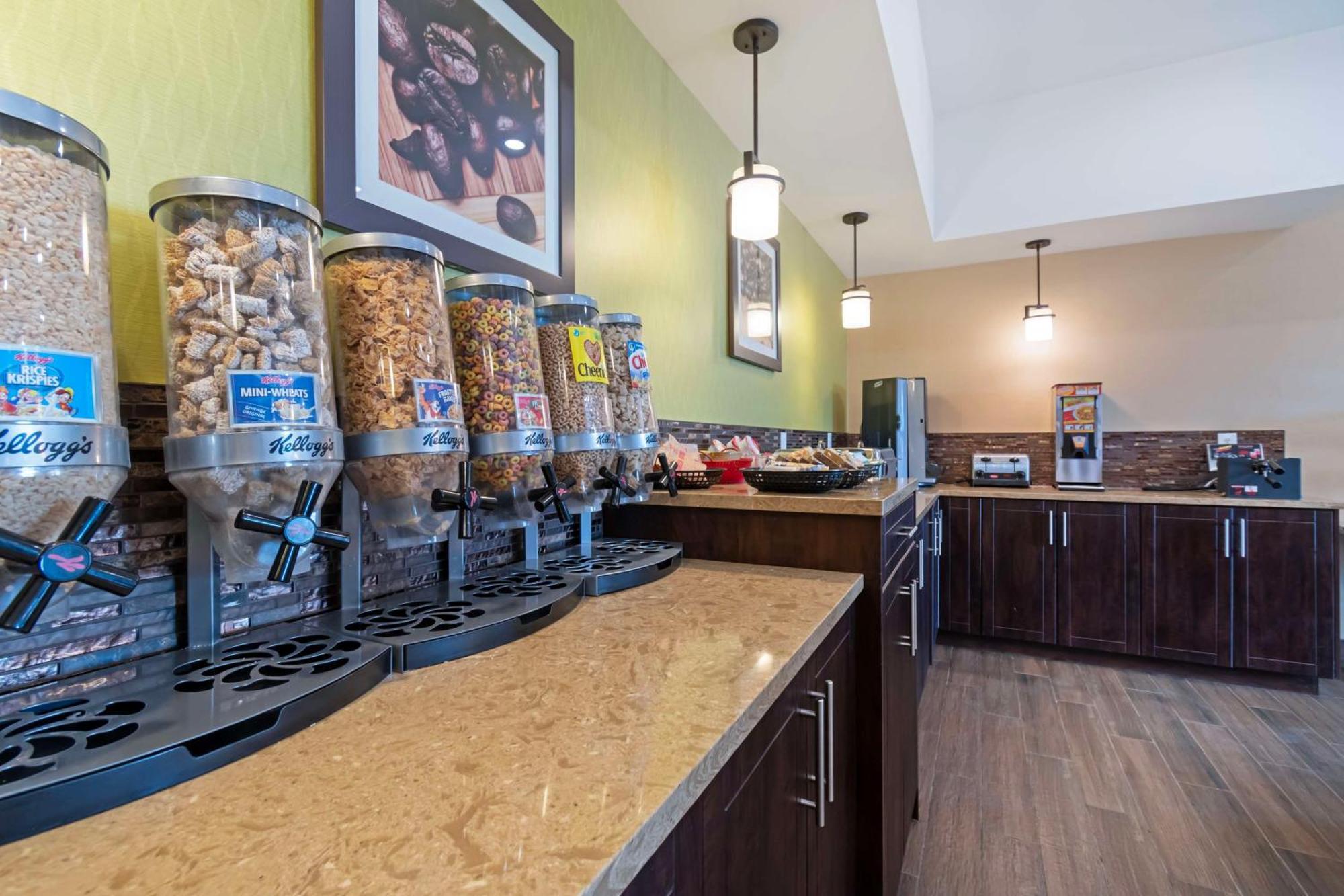 Best Western Plus Moosomin Hotel Экстерьер фото