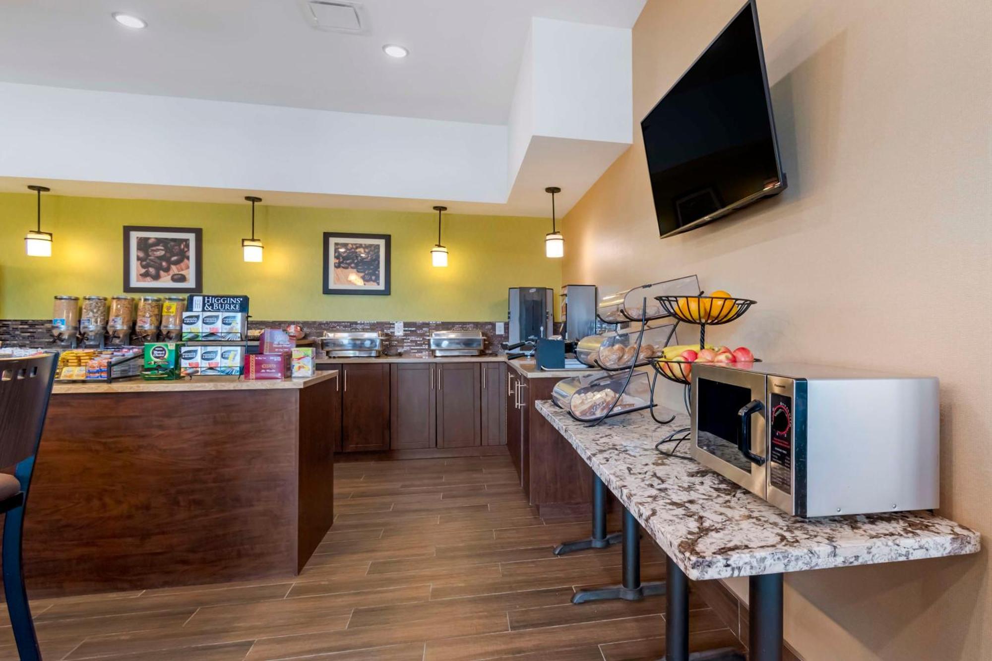 Best Western Plus Moosomin Hotel Экстерьер фото