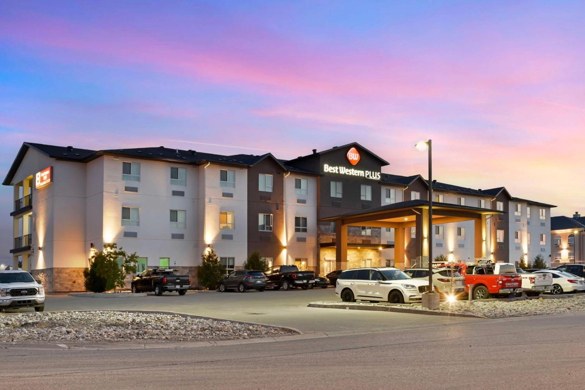 Best Western Plus Moosomin Hotel Экстерьер фото